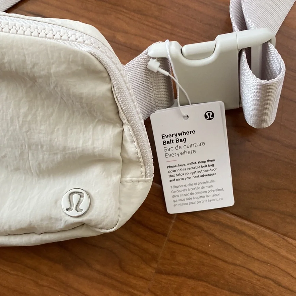 NWT Lululemon Everywhere Belt Bag - Picture 2 of 3